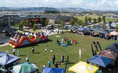 Lakeside April Info Day Showcases Homes and Community Spirit – Rain or Shine