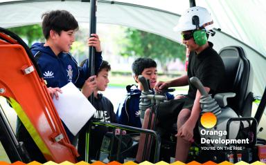 Constructive kids in Oranga